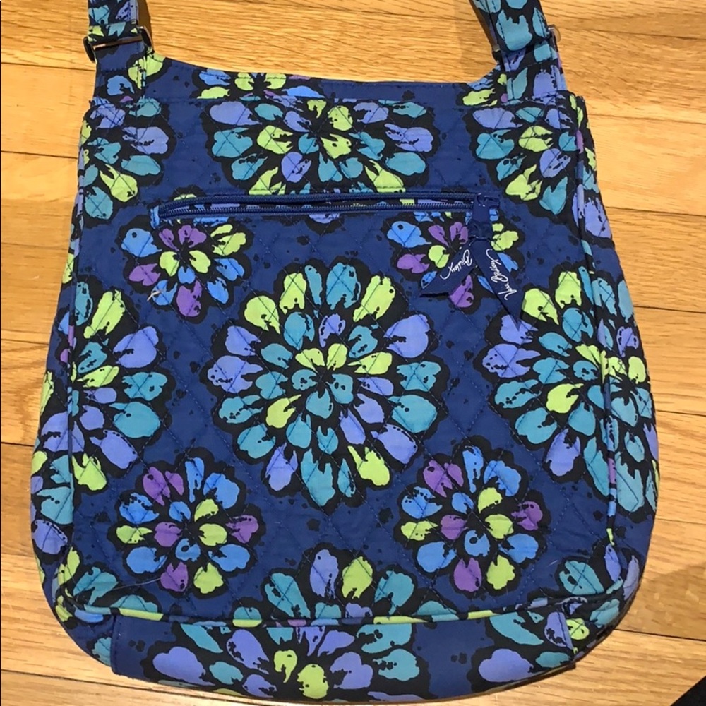 EUC Vera Bradley mailbag crossbody - Picture 6 of 6